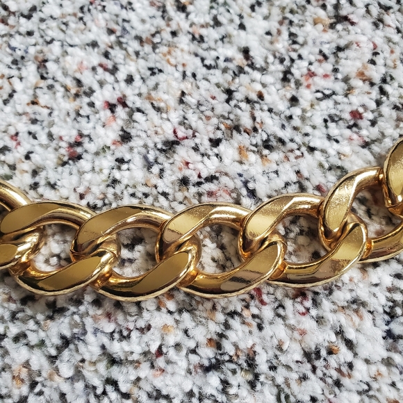 Gold Cuban Link Chain - Picture 4 of 8